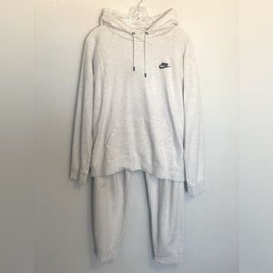 Nike Sportswear Essential Women’s Fleece Sweats